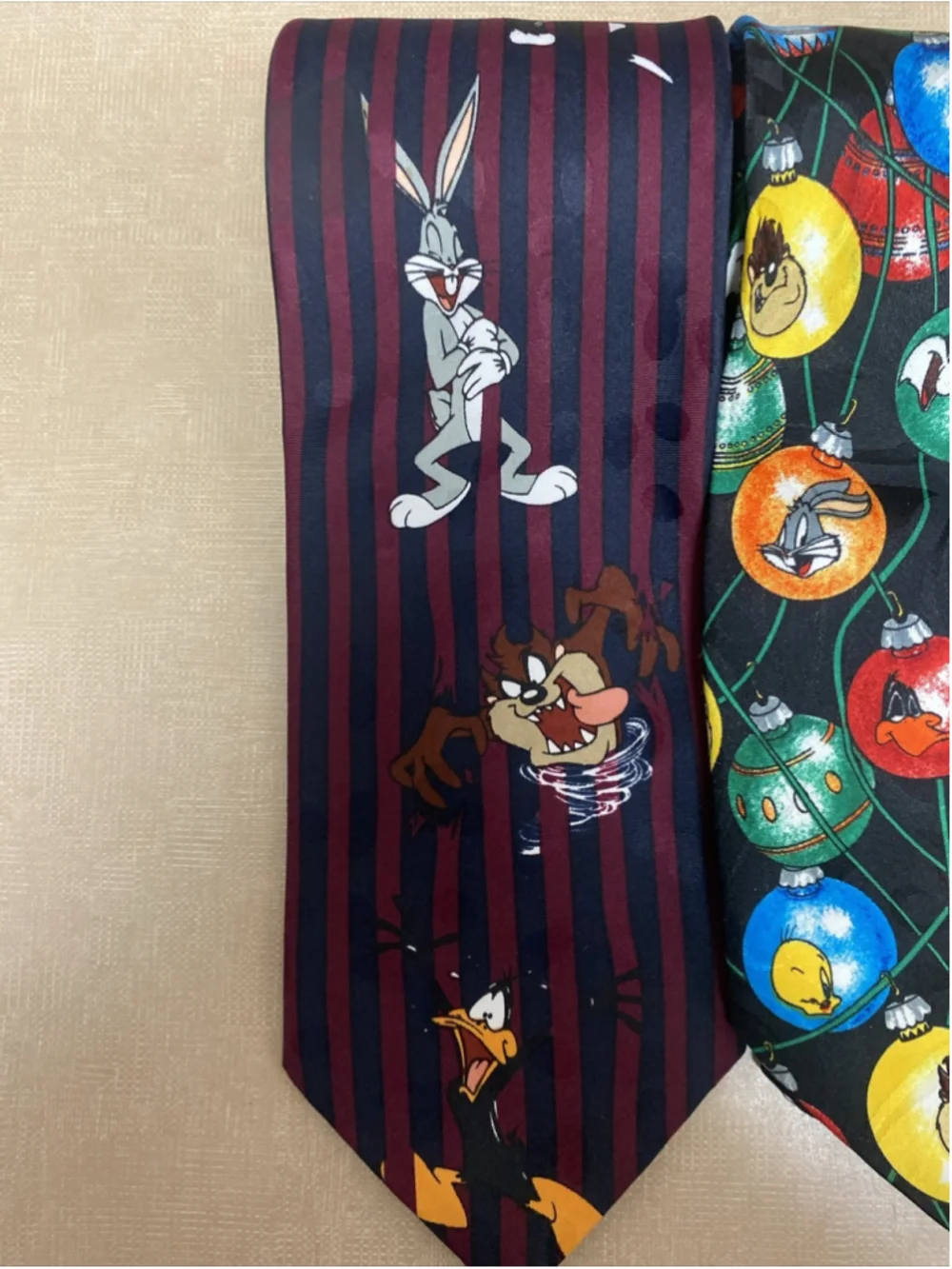 Lot 2 Looney Toons Mens Neck Ties Tazmanian Devil Bugs Bunny Daffy Duck Tweety..